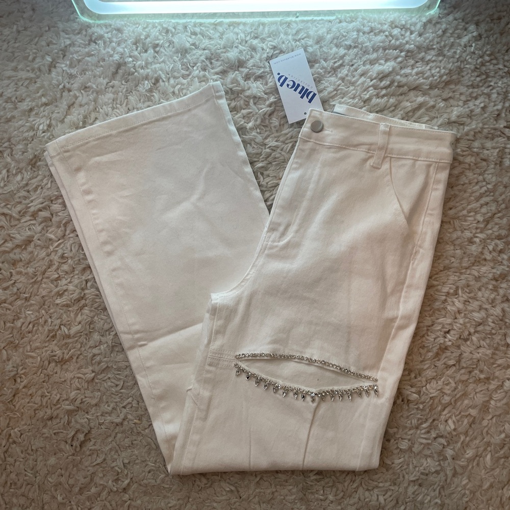 Elegant White Wide Leg Jeans with Rhinestone Accents